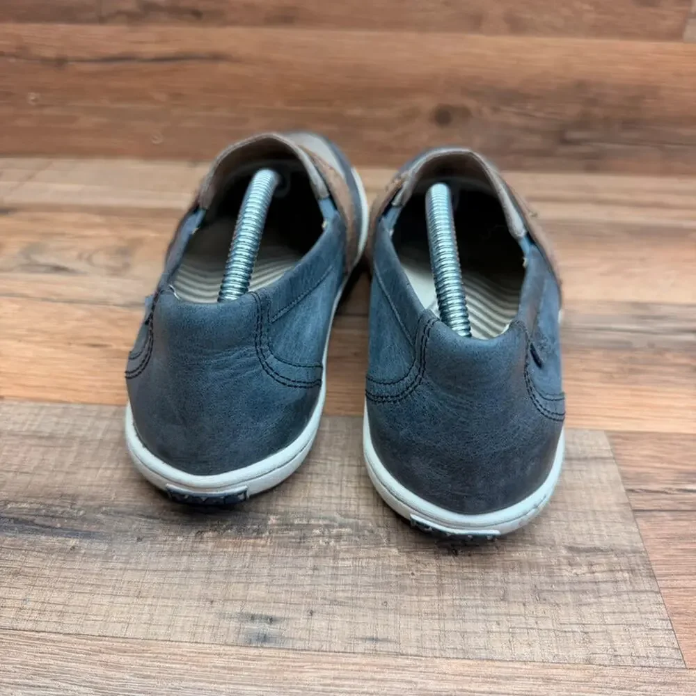 Taos Women's Size 7.5 gray Leather Loafers   Shoes